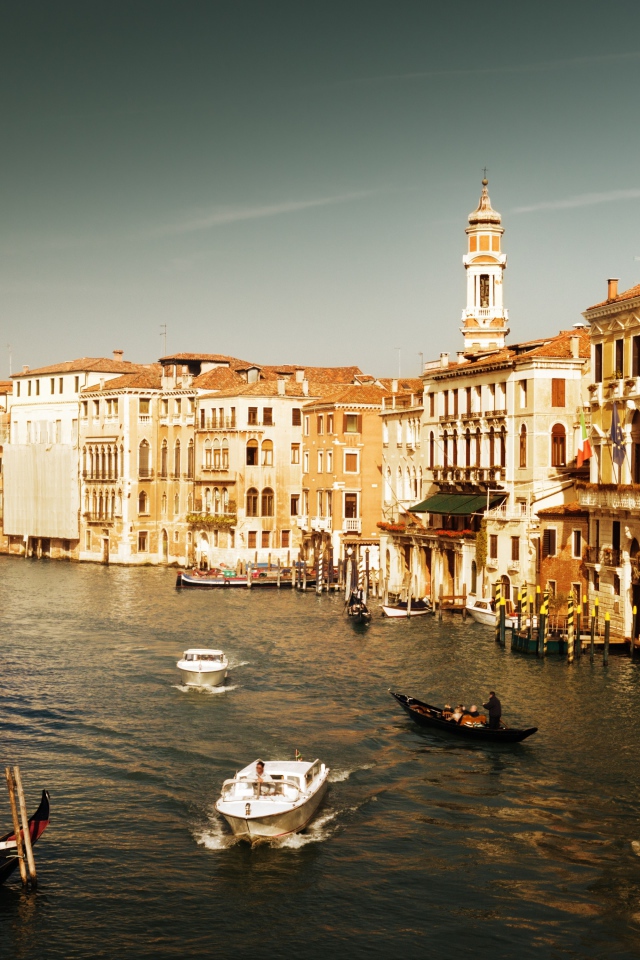 Прогулка на катере по каналам в Венеции, Италия