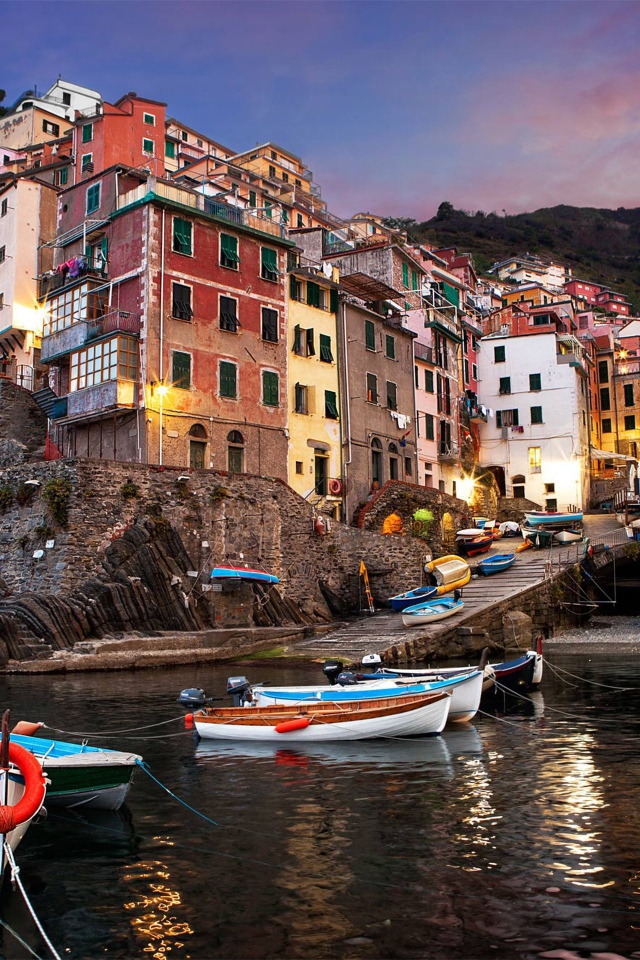 Лодки у причала в Лигурии, Италия