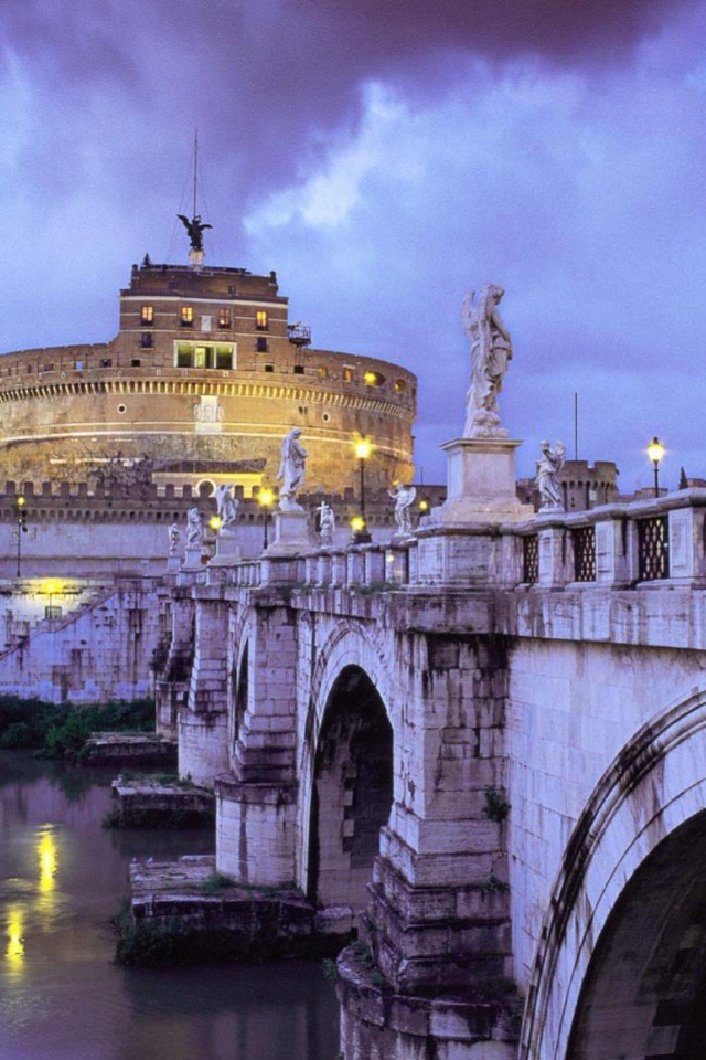 Мост через реку в Риме, Италия