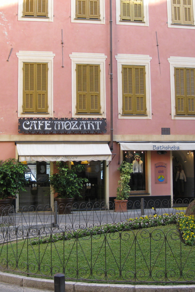 Кафе Моцарт на курорте Алассио, Италия