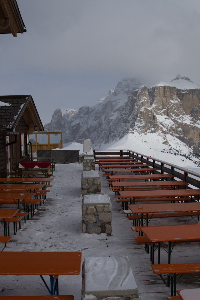 Кафе на горнолыжном курорте Валь-Ди-Фасса, Италия