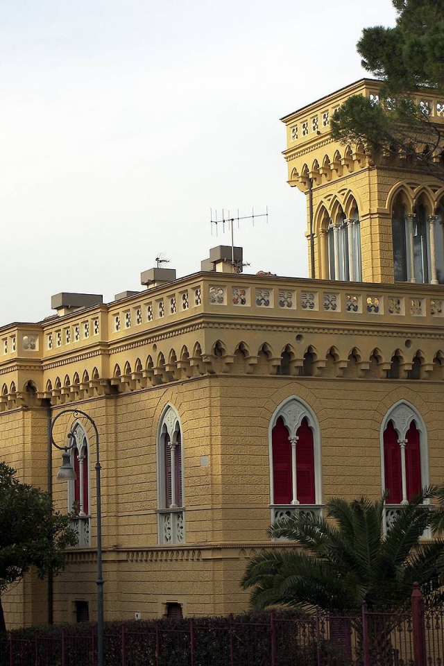 Замок на курорте Рапалло, Италия