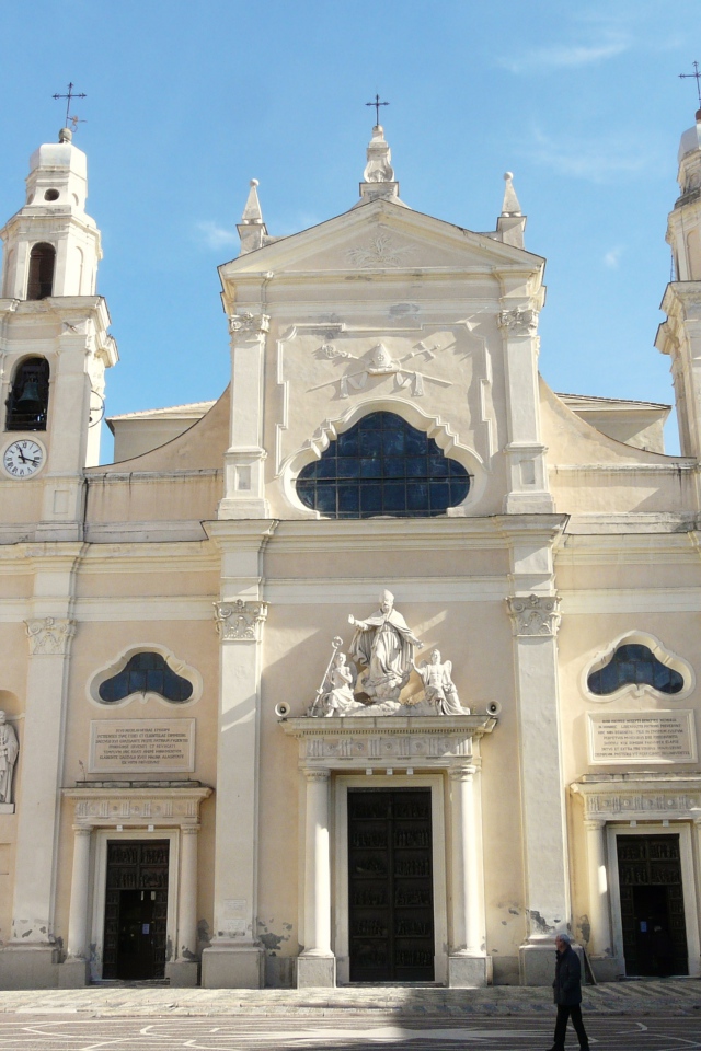 Собор на курорте в Пьетра Лигуре, Италия