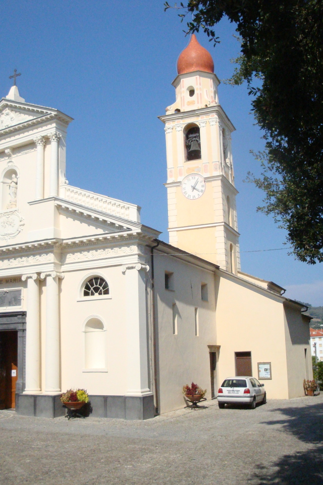 Церковь на курорте Сан Бартоломео Аль Маре, Италия