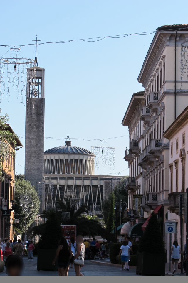 Городская улица на курорте в Монтекатини Терме, Италия