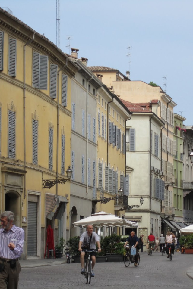 Городская улица в Парме, Италия