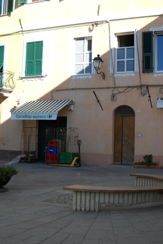 Городская улица в Санто Стефано аль Маре, Италия