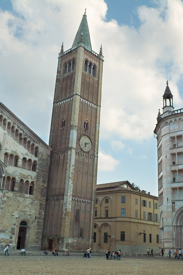 Башня с часами в Парме, Италия