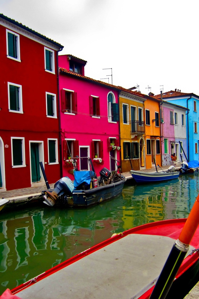 Разноцветные дома на острове Мурано, Италия