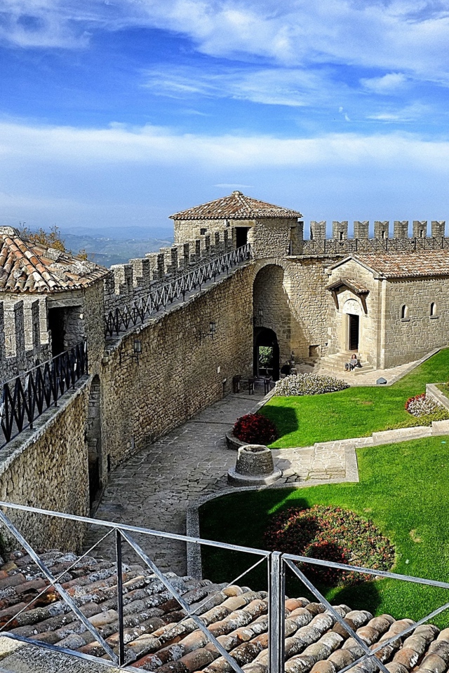 Внутренний дворик в крепости в Сан Марино, Италия