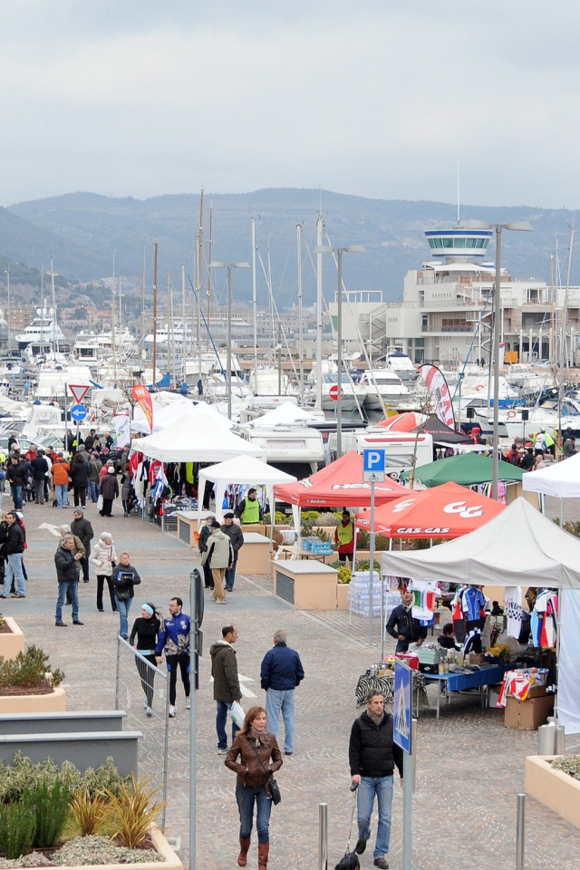 Набережная в Лоано, Италия