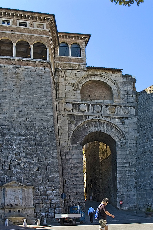 Арка Этрусков в Перудже, Италия
