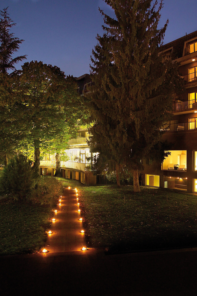 Вечерний отель на курорте Фьюджи, Италия