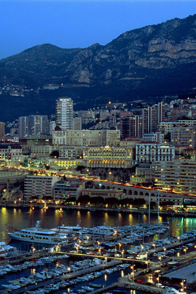 Вечерние огни в Генуе, Италия