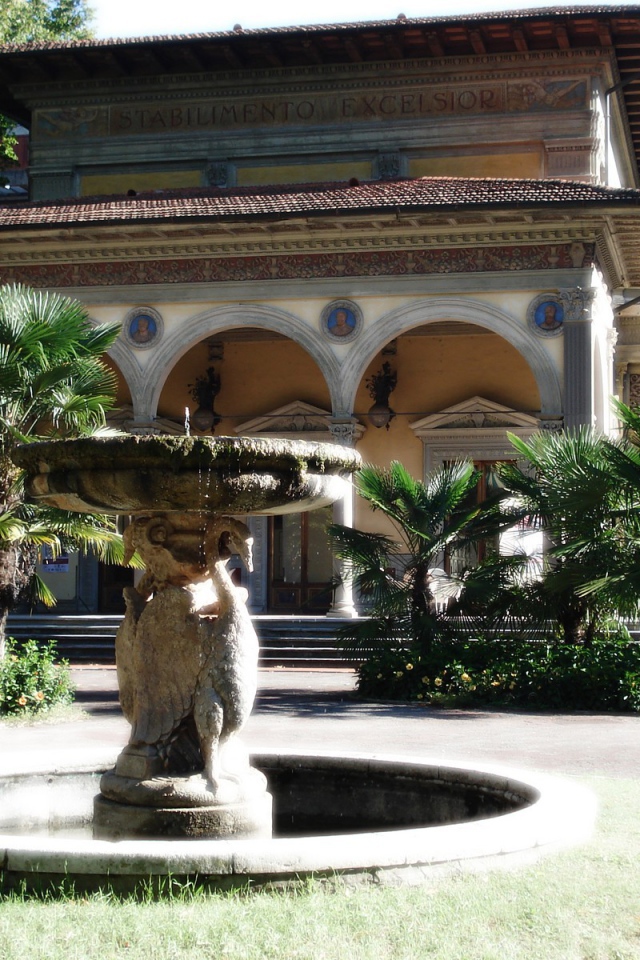 Фонтан на курорте в Монтекатини Терме, Италия