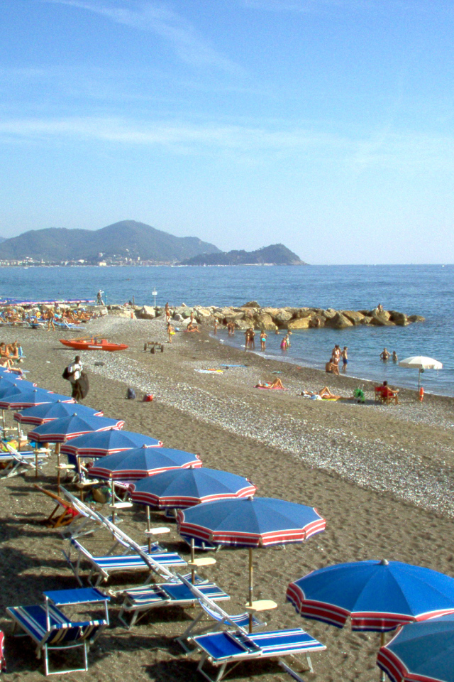 Золотой пляж на курорте Сан Бартоломео Аль Маре, Италия