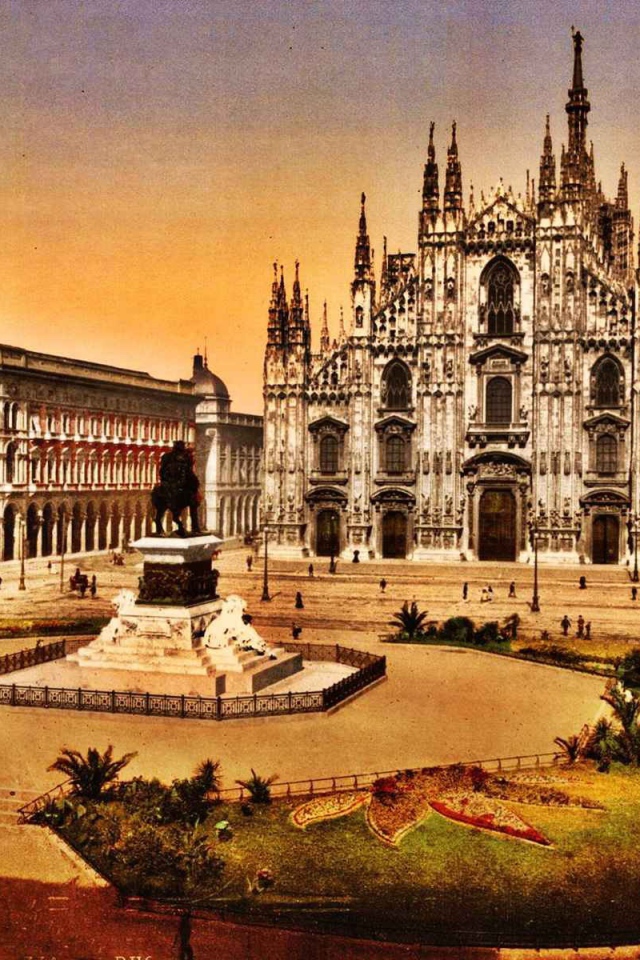 Старинная площадь в Милане, Италия