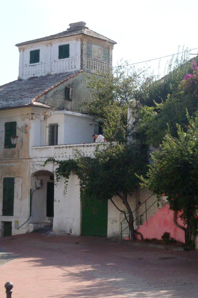 Старинное здание на курорте Сан Бартоломео Аль Маре, Италия