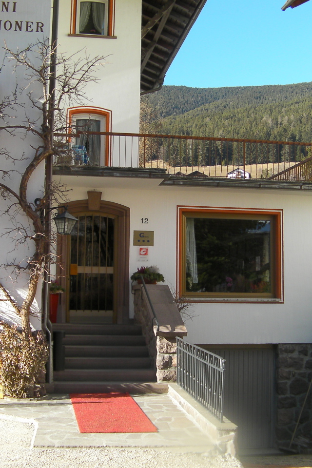 Гостиница на горнолыжном курорте Валь Гардена, Италия