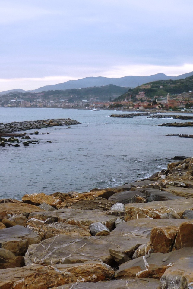 Дома на набережной в Санто Стефано аль Маре, Италия