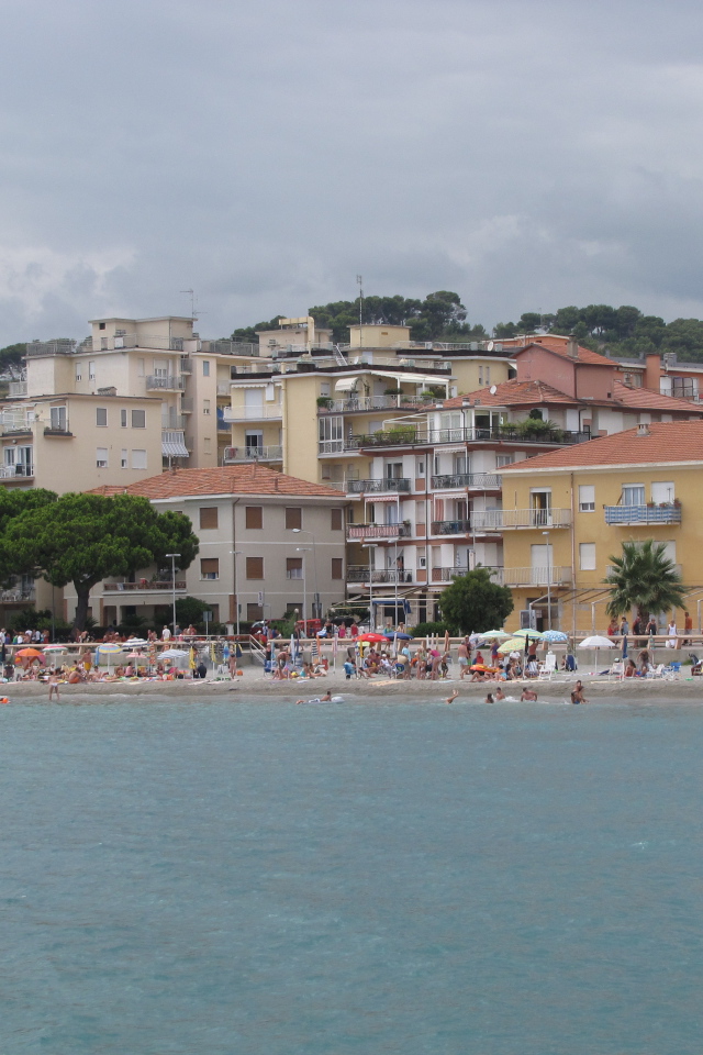 Дома на набережной на курорте Сан Бартоломео Аль Маре, Италия