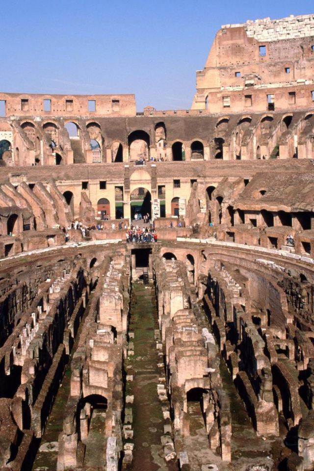 Внутри Колизея в Риме