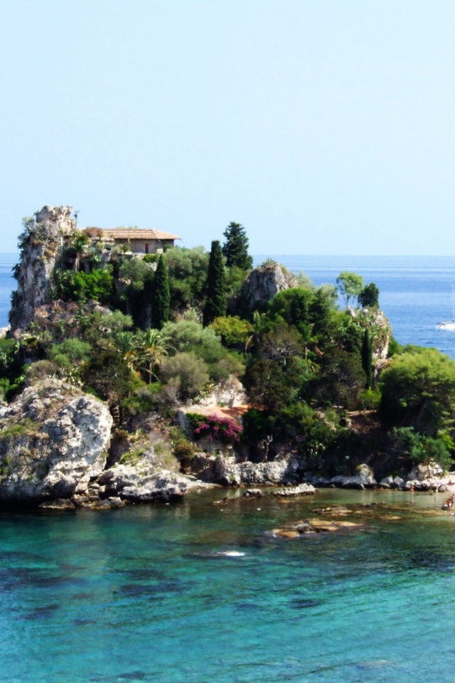 Островок у побережья на острове Сицилия, Италия