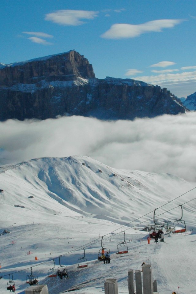 Подъемник на горнолыжном курорте Валь-Ди-Фасса, Италия
