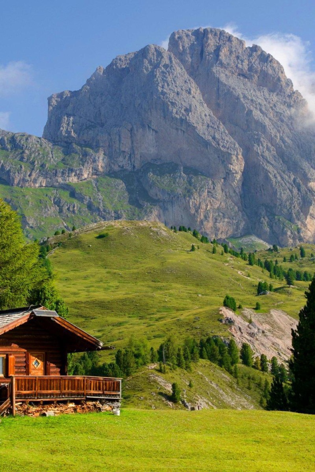 Одинокий дом на горнолыжном курорте Валь Гардена, Италия