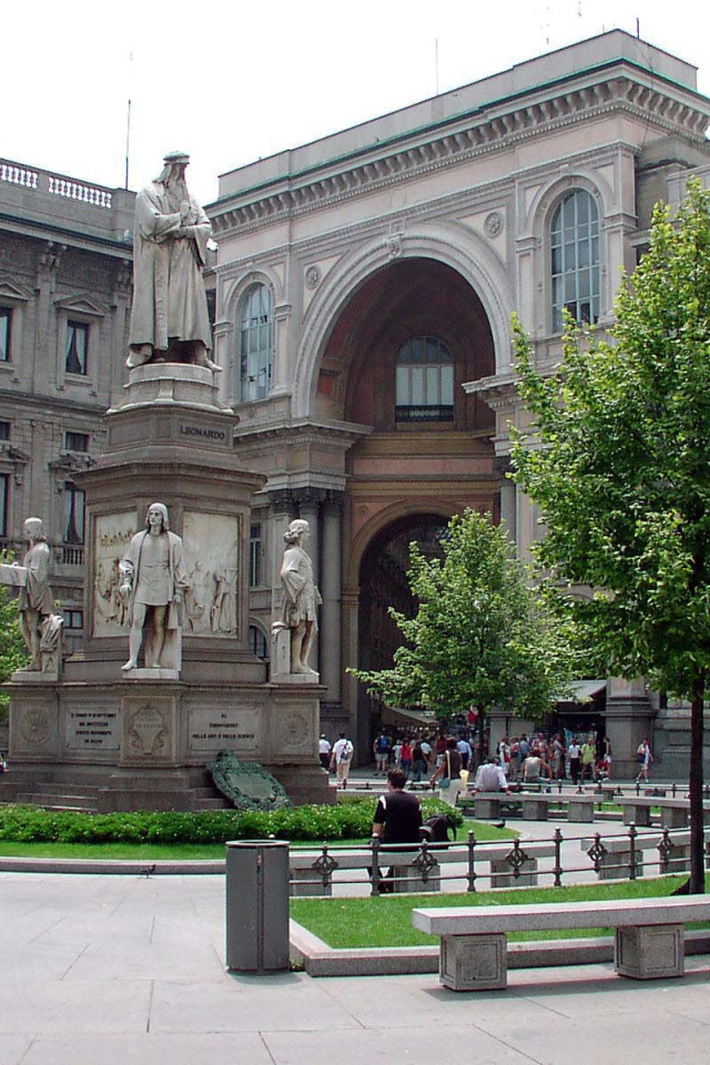 Памятник в Милане, Италия