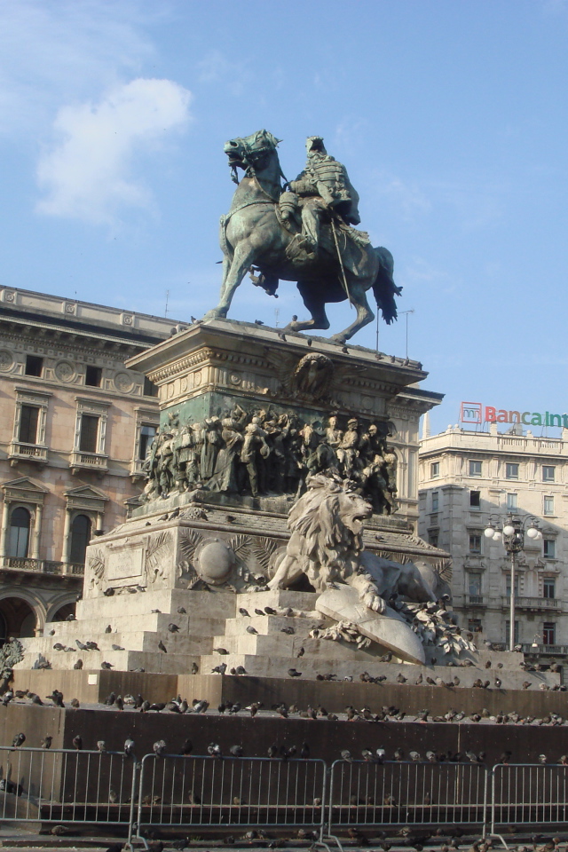 Памятник Витторио Эммануэле II в Милане, Италия