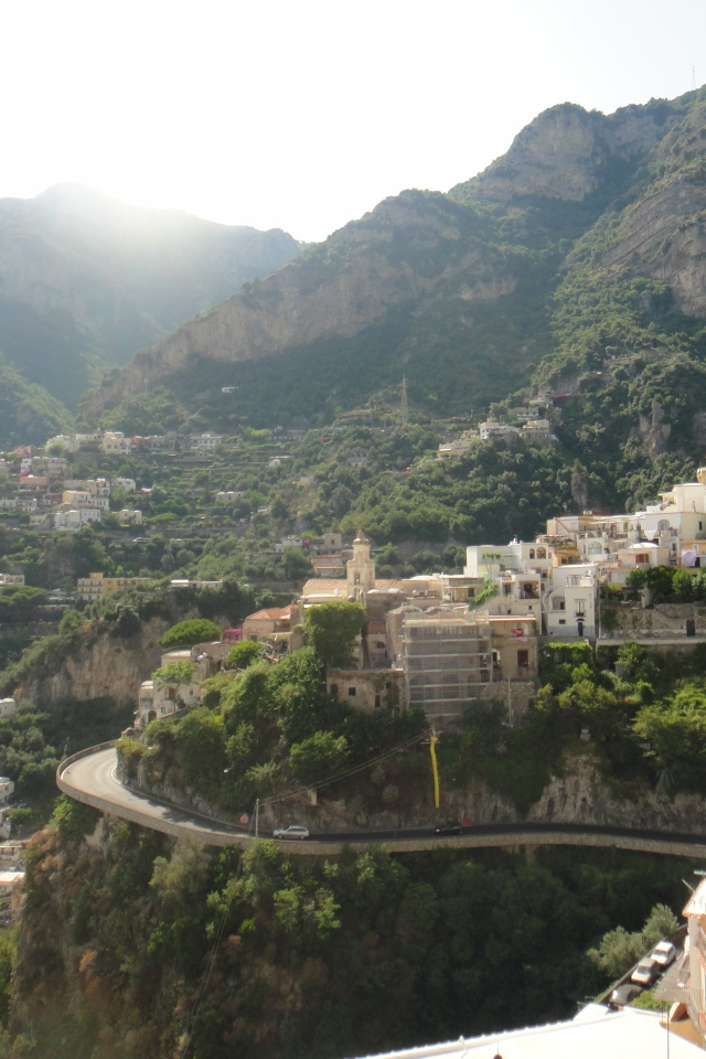 Горная дорога на курорте Позитано, Италия