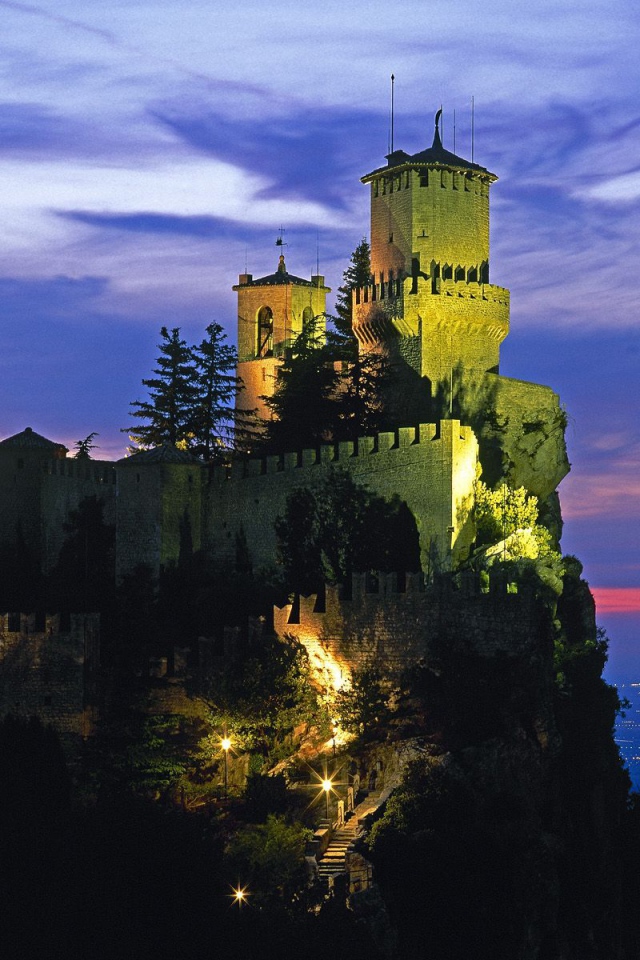 Ночные огни в Сан Марино, Италия