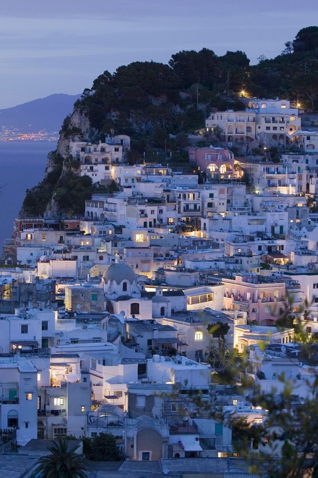 Ночные огни в Неаполе, Италия