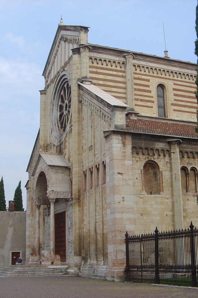 Старинный собор в Вероне, Италия