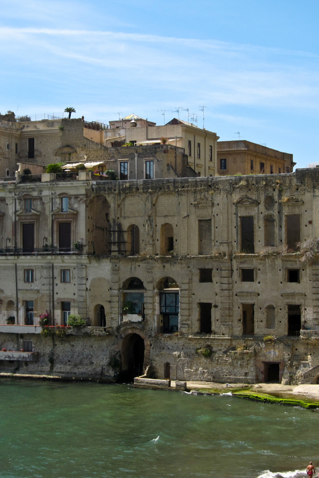 Старинный дом в Неаполе, Италия