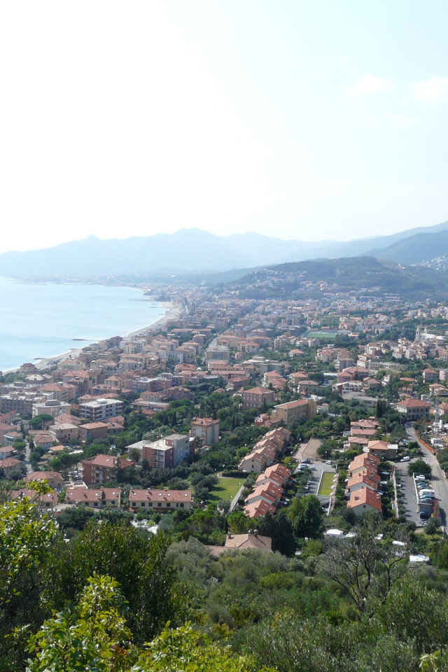 Панорама на курорте в Пьетра Лигуре, Италия