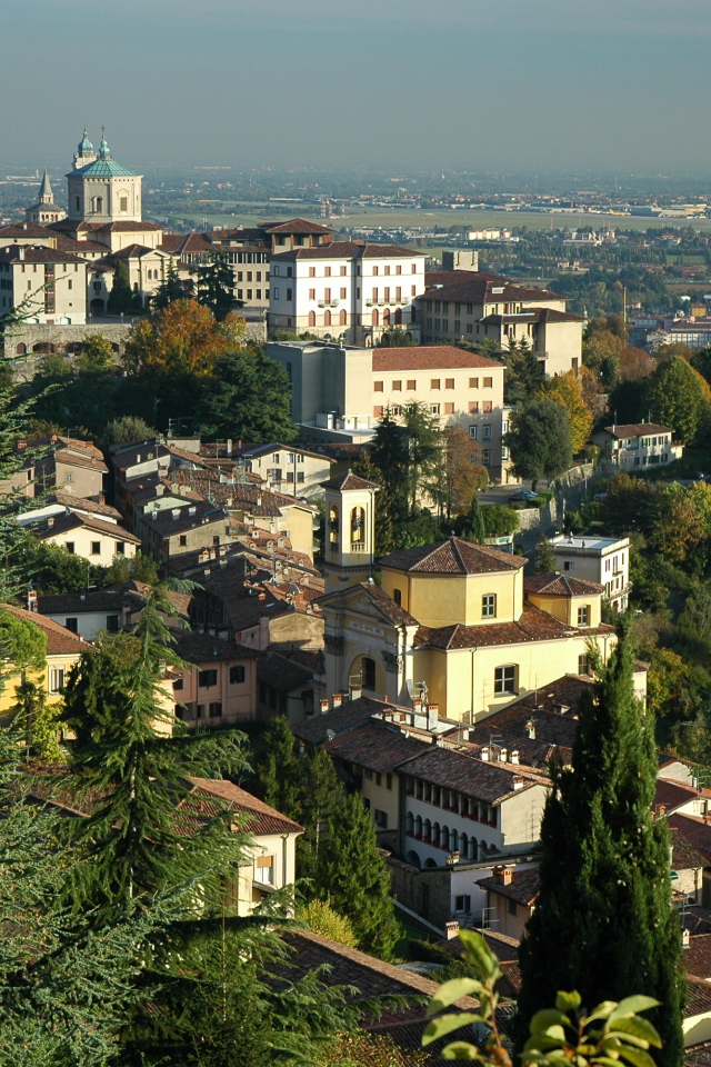 Панорама города в Бергамо, Италия