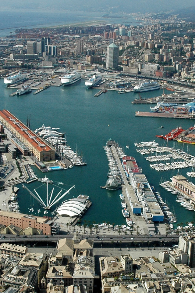 Панорама порта в Генуе, Италия