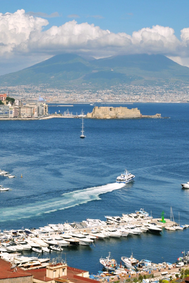 Порт в Неаполе, Италия