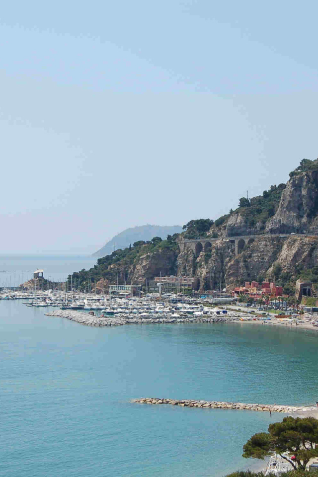 Порт на курорте Алассио, Италия