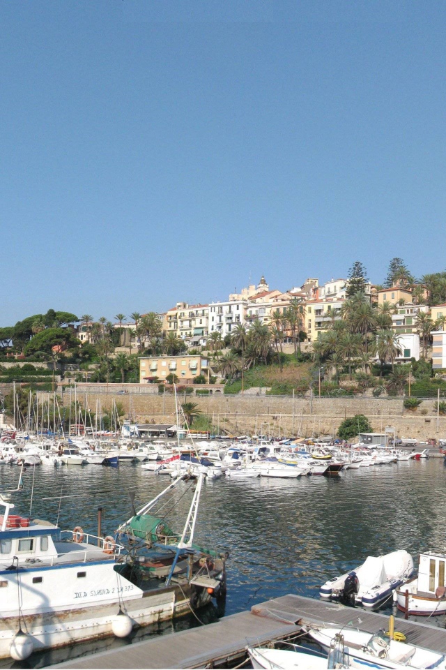 Порт на курорте Бордигера, Италия