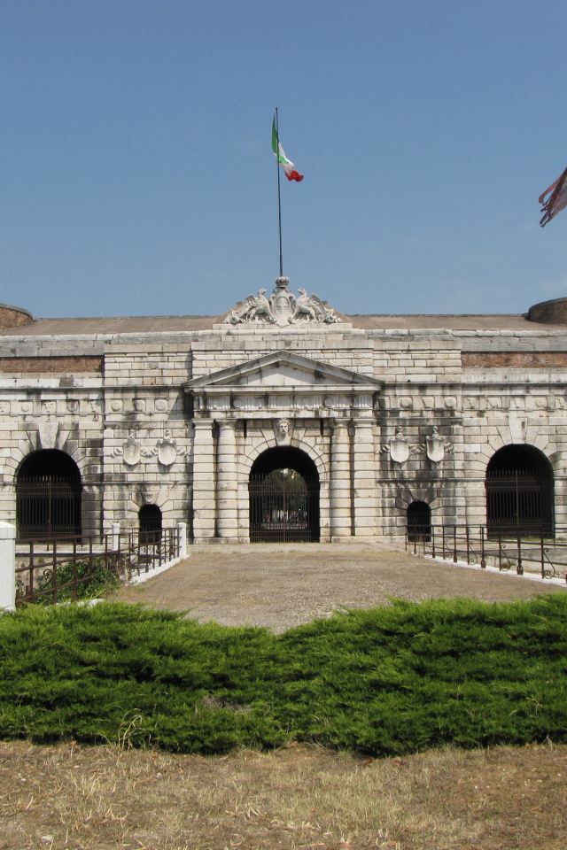 Порта Нуова в Вероне, Италия