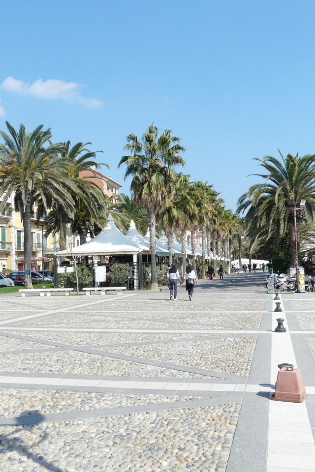 Набережная на курорте Финале Лигуре, Италия