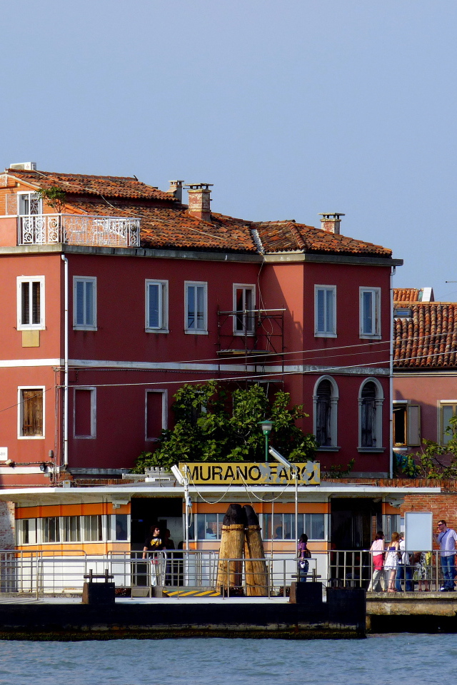 Набережная на острове Мурано, Италия