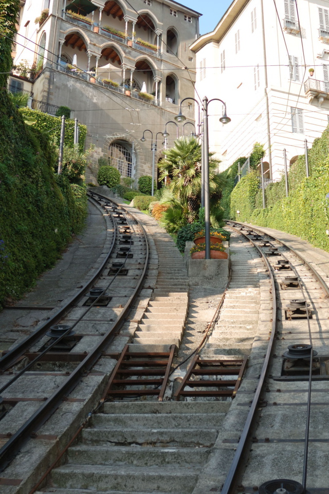 Рельсы фуникулера в Бергамо, Италия