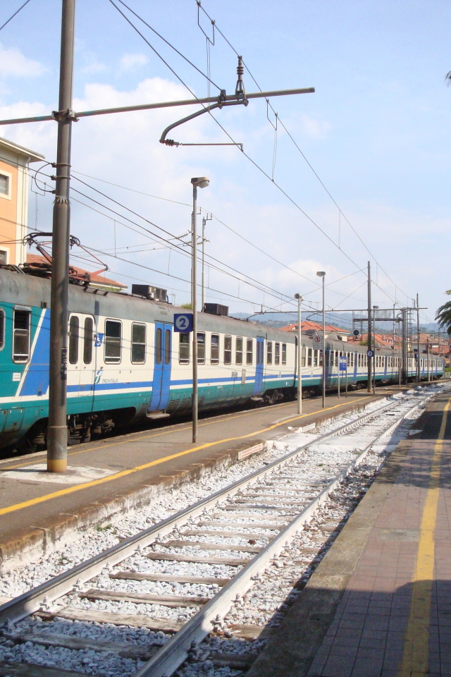Железнодорожная станция на курорте Диано Марино, Италия
