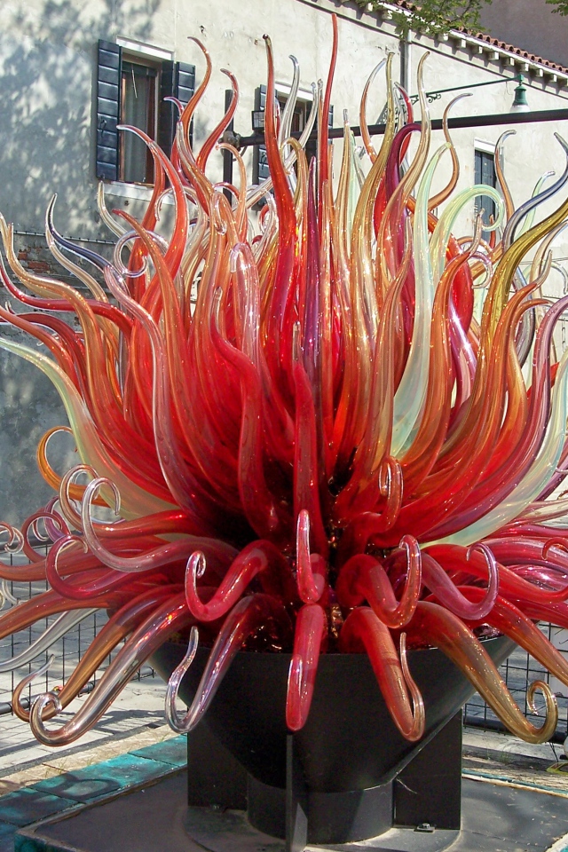 Скульптура из красного стекла на острове Мурано, Италия