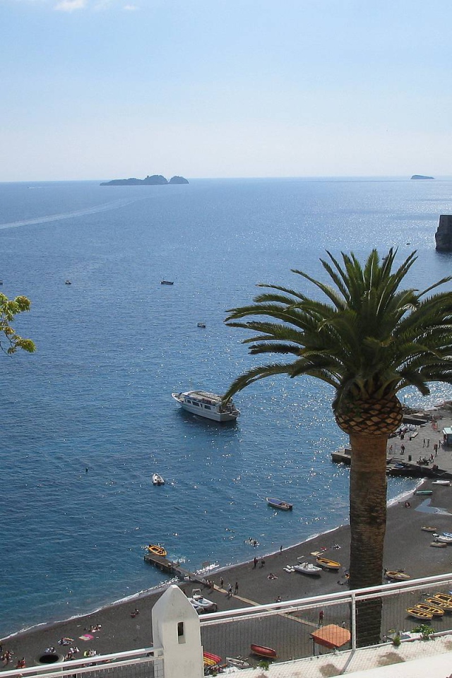 Море на курорте в Амальфи, Италия