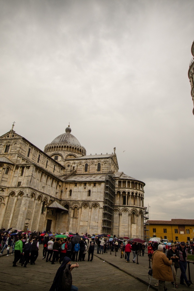 Площадь перед собором в Пизе, Италия